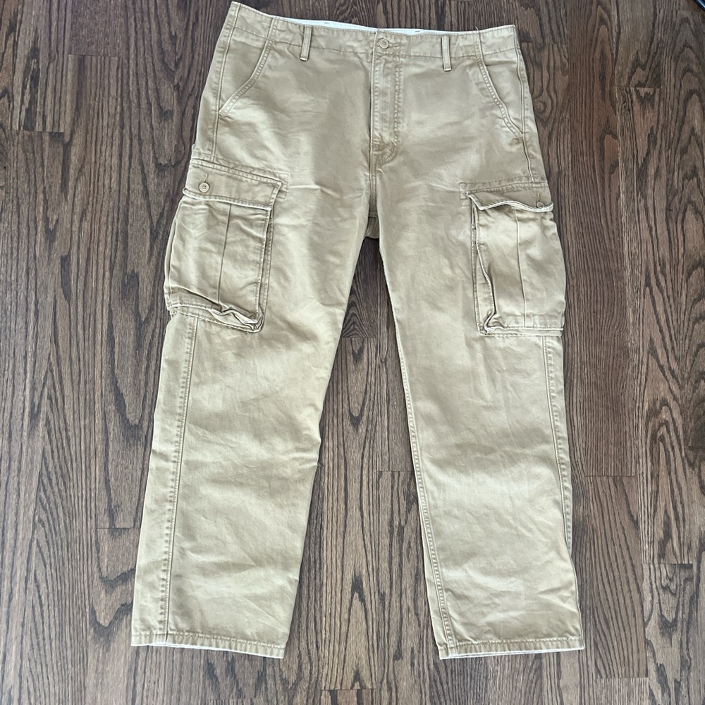 Levi's Men's Cargo Pants in Khaki